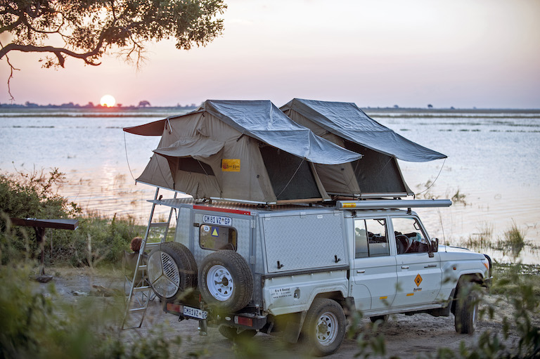 Toyota Land Cruiser 79 4x4 D/C Camp 4 pax