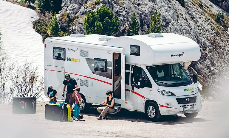 Wohnwagen in Prez-vers-Noréaz mit 7 Schlafplätzen ab 946 CHF / Woche mieten  – MyCamper