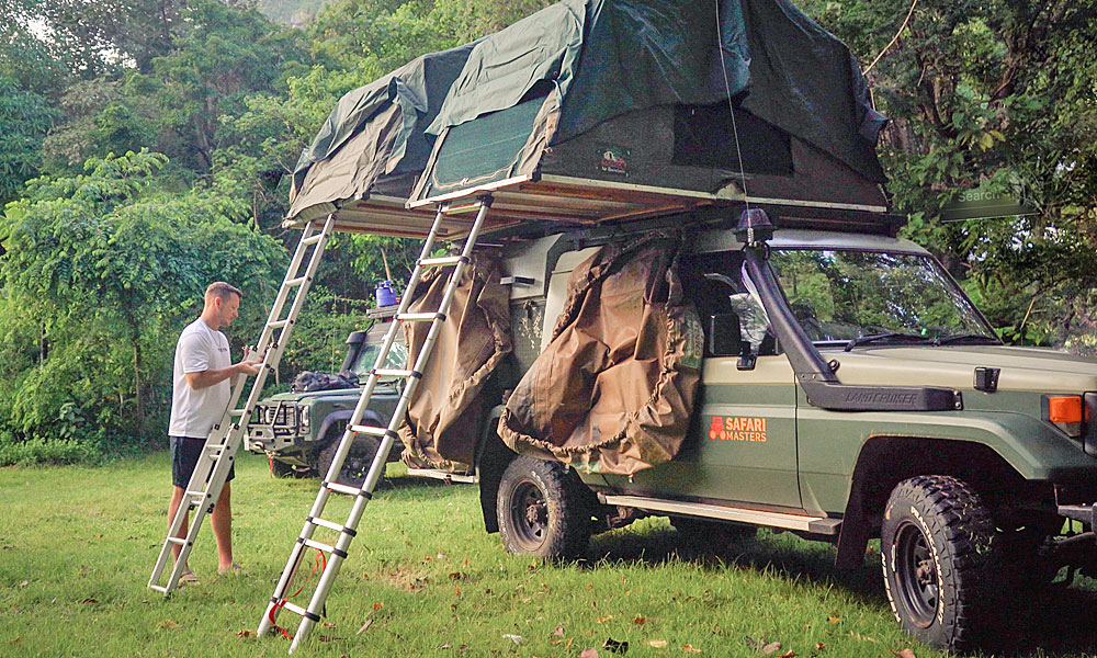 4x4 Land Cruiser with two Rooftents